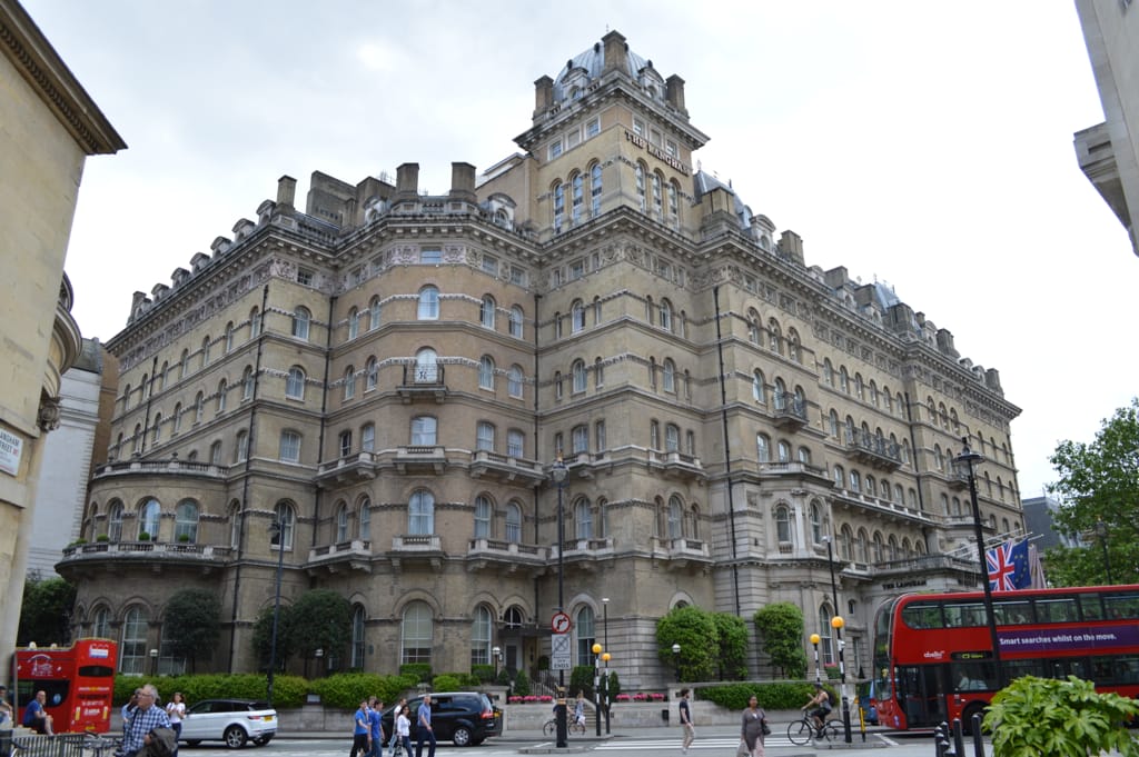 Những khách sạn bị đồn có ma nổi tiếng nhất thế giới – Có nên đặt phòng hay không